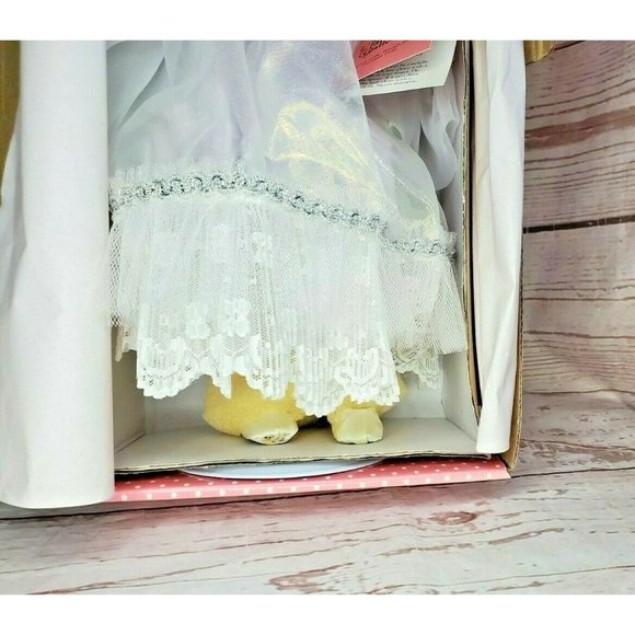 Vintage Paradise Galleries Treasury Collection Porcelain Sleeping Beauty Doll - Picture 4 of 12